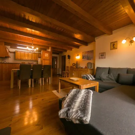 Aneto Apartment *